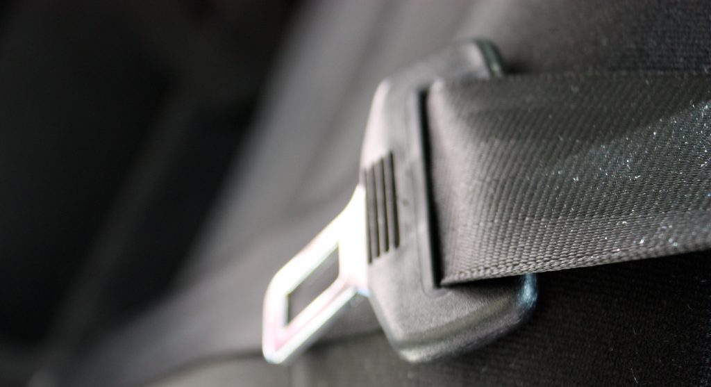Regula el cinturó de seguretat en altura